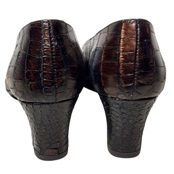 STUART WEITZMAN Women's Dark Brown Croc Leather Tilting Pump Size 7.5 - Picture 12 of 13